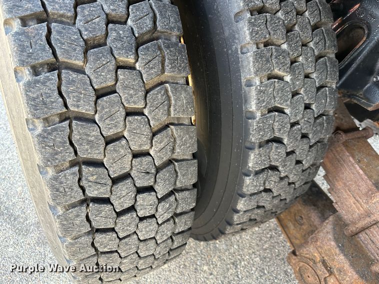 image for item LN9048 2007 International 7400  dump truck