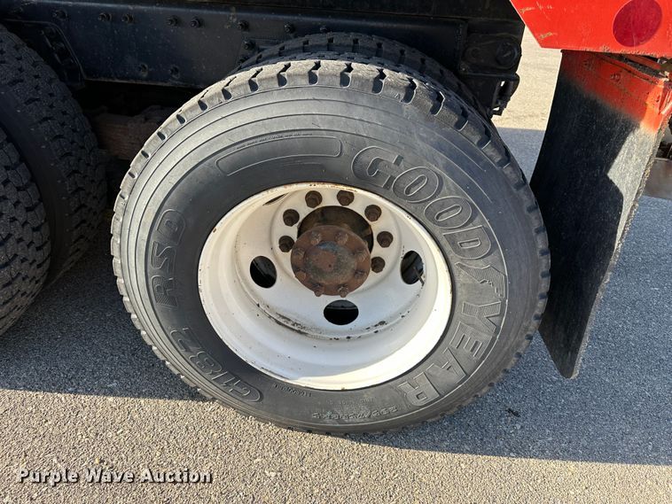 image for item LN9048 2007 International 7400  dump truck