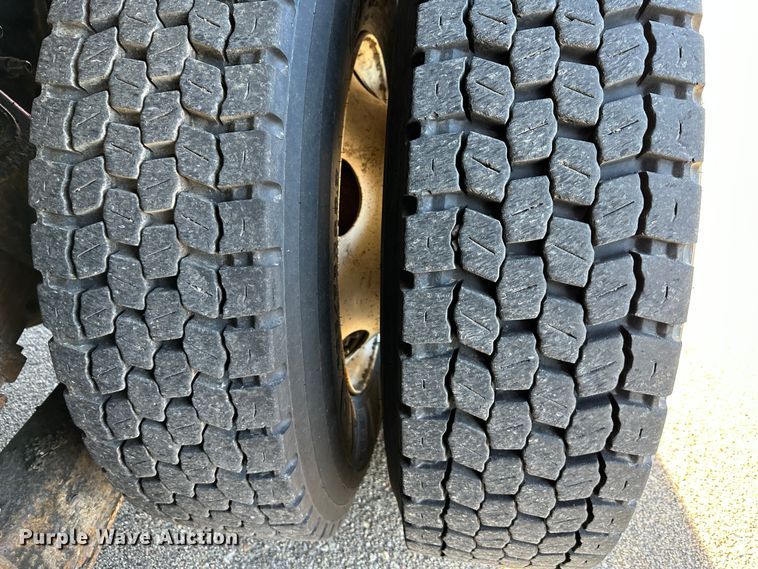 image for item LN9048 2007 International 7400  dump truck