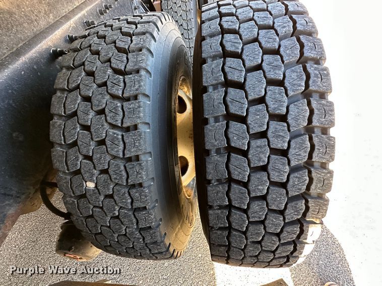 image for item LN9048 2007 International 7400  dump truck