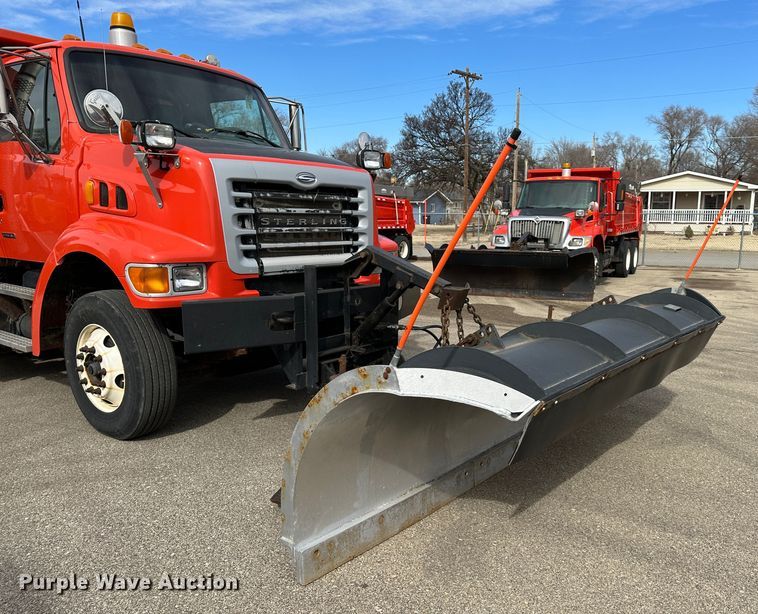 image for item LN9050 2006 Sterling LT7501  dump truck