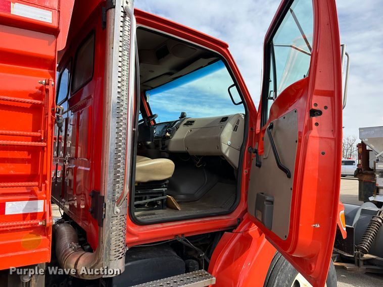 image for item LN9050 2006 Sterling LT7501  dump truck