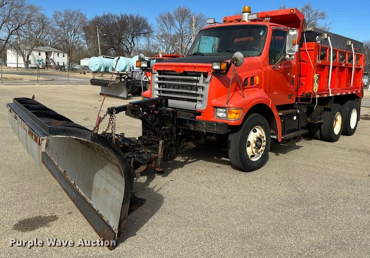 image for item LN9051 2001 Sterling LT7501  dump truck