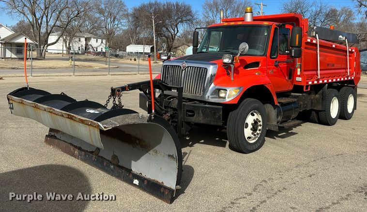 image for item LN9052 2007 International 7400  dump truck