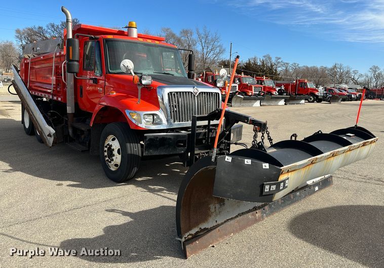 image for item LN9052 2007 International 7400  dump truck