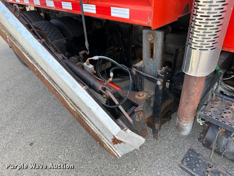 image for item LN9052 2007 International 7400  dump truck