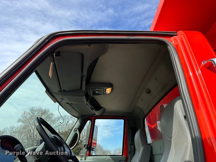 image for item LN9052 2007 International 7400  dump truck