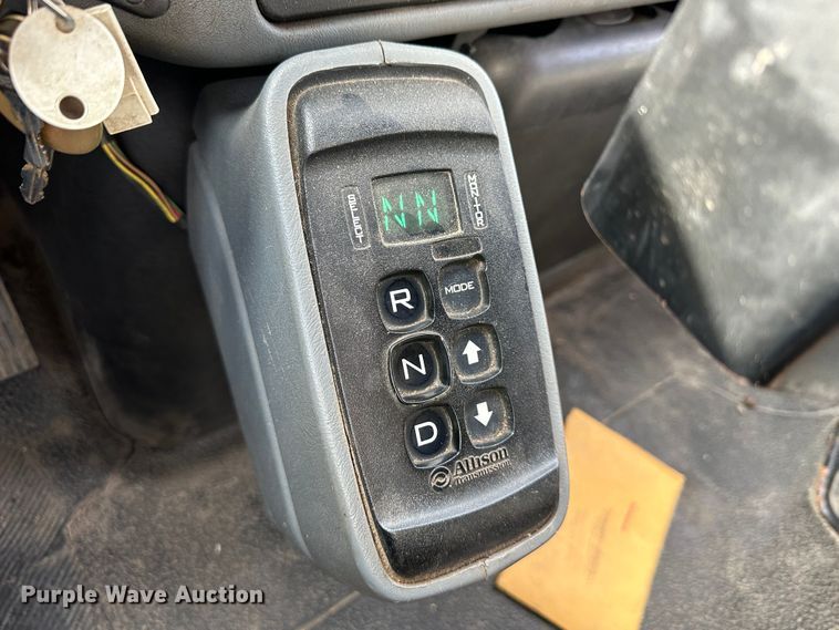 image for item LN9052 2007 International 7400  dump truck