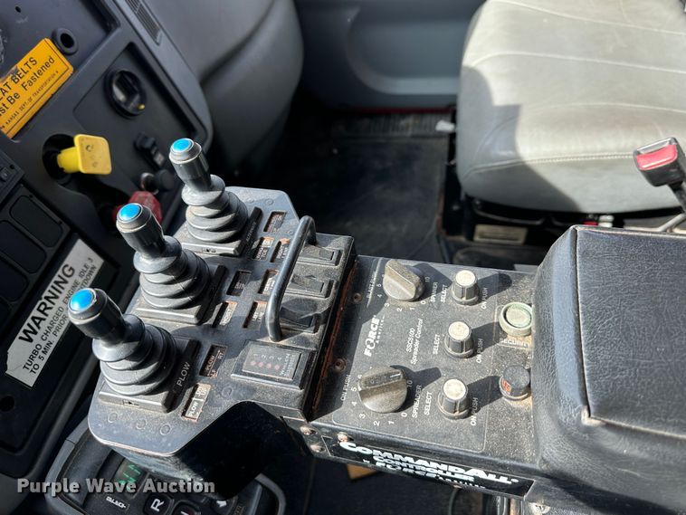 image for item LN9052 2007 International 7400  dump truck