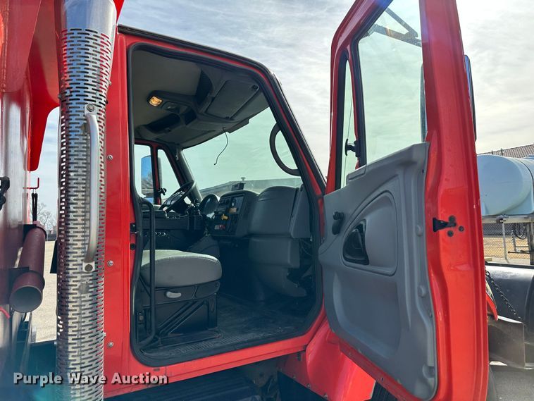 image for item LN9052 2007 International 7400  dump truck