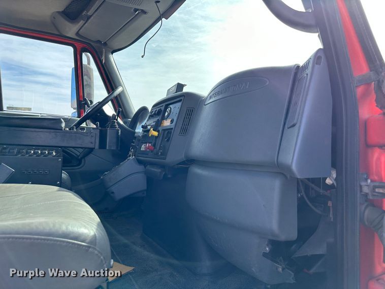 image for item LN9052 2007 International 7400  dump truck