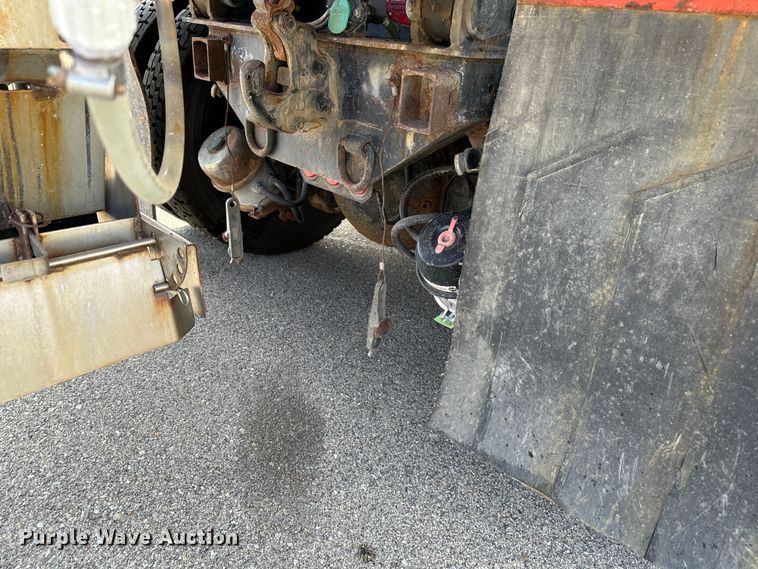 image for item LN9052 2007 International 7400  dump truck