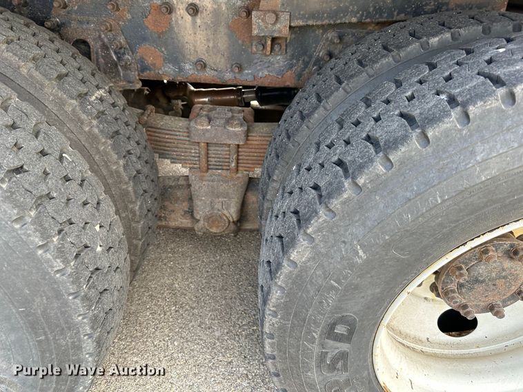 image for item LN9052 2007 International 7400  dump truck