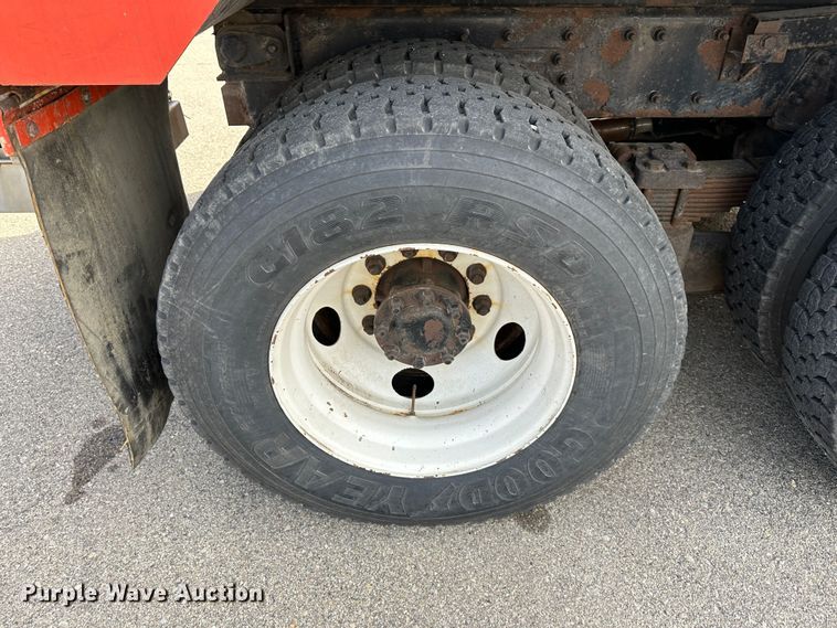 image for item LN9052 2007 International 7400  dump truck