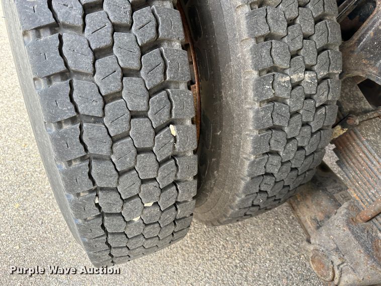 image for item LN9052 2007 International 7400  dump truck