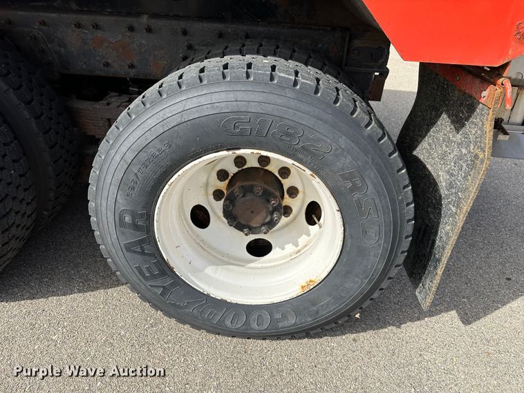 image for item LN9052 2007 International 7400  dump truck