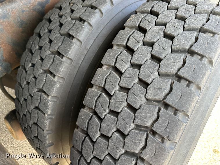 image for item LN9052 2007 International 7400  dump truck