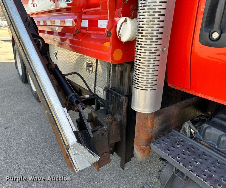 image for item LN9053 2006 International 7500  dump truck