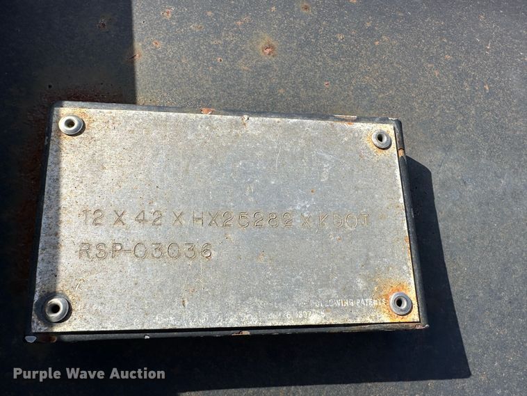 image for item LN9053 2006 International 7500  dump truck