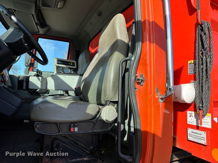 image for item LN9053 2006 International 7500  dump truck