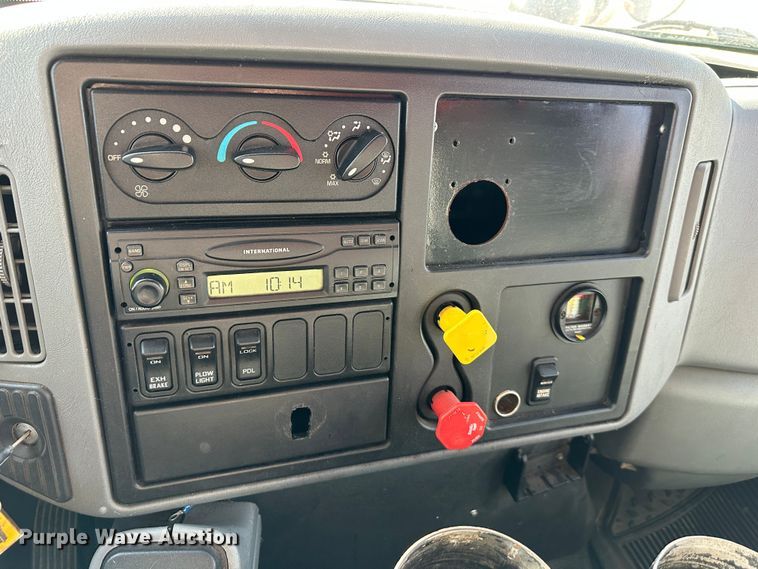 image for item LN9053 2006 International 7500  dump truck