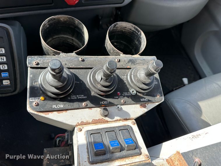 image for item LN9053 2006 International 7500  dump truck