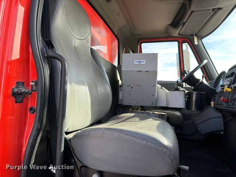 image for item LN9053 2006 International 7500  dump truck