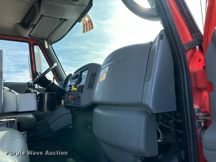 image for item LN9053 2006 International 7500  dump truck