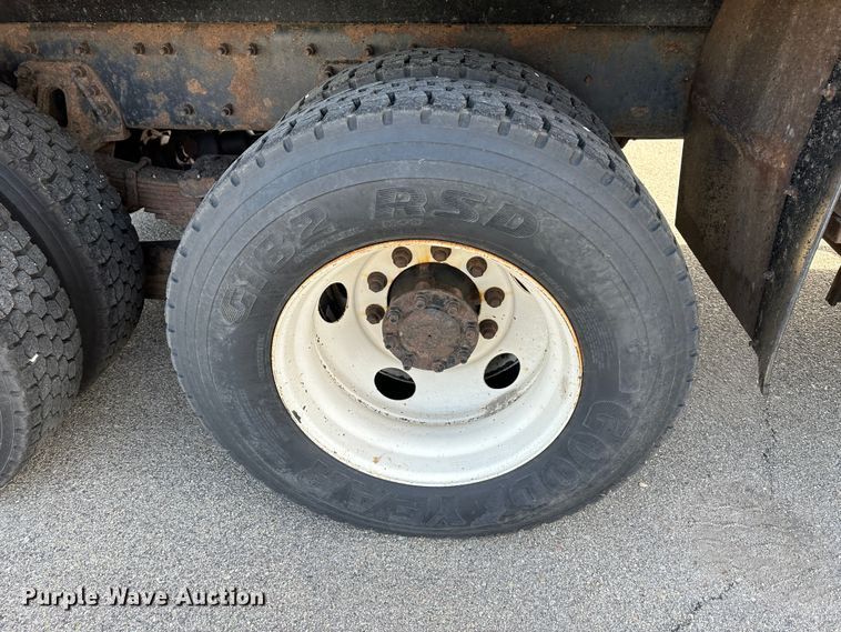 image for item LN9053 2006 International 7500  dump truck