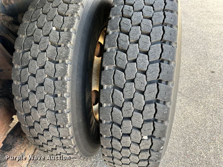 image for item LN9053 2006 International 7500  dump truck