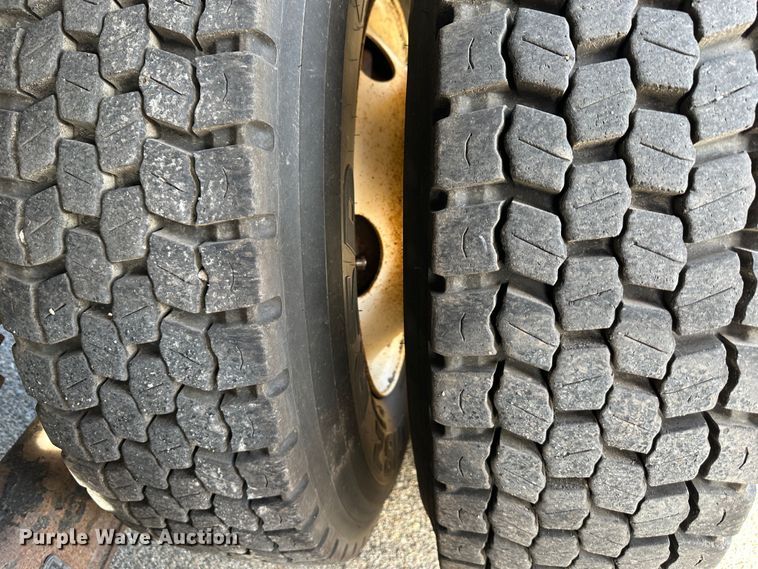 image for item LN9053 2006 International 7500  dump truck