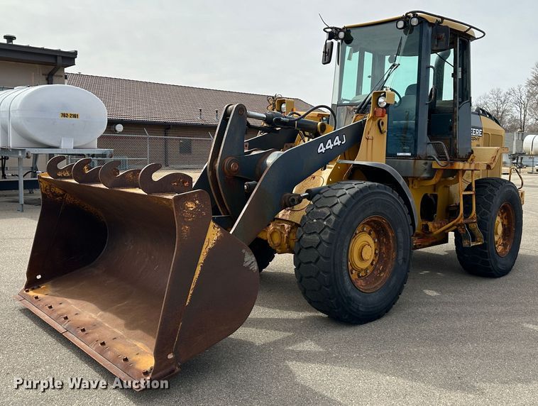 image for item LN9055 2006 John Deere 444J  wheel loader
