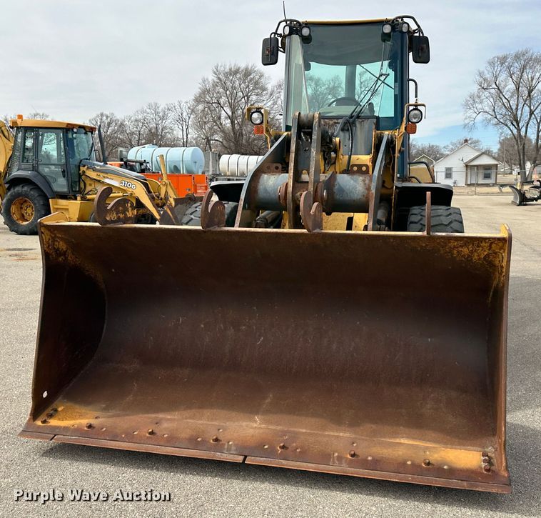 image for item LN9055 2006 John Deere 444J  wheel loader