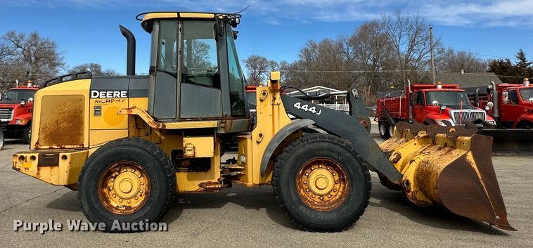 image for item LN9055 2006 John Deere 444J  wheel loader