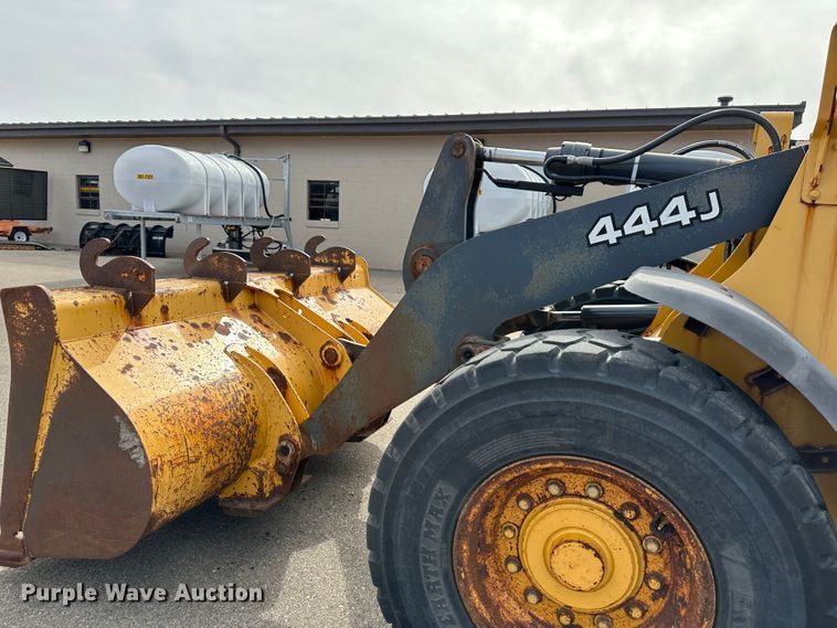 image for item LN9055 2006 John Deere 444J  wheel loader