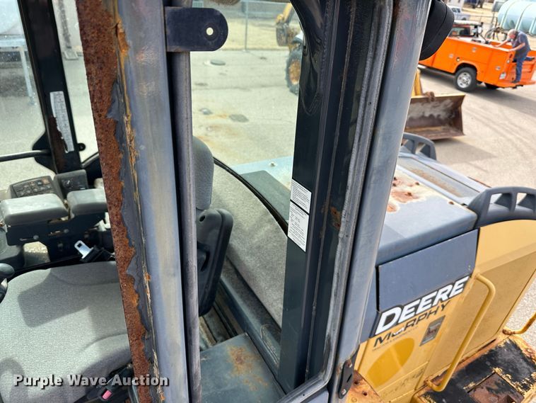 image for item LN9055 2006 John Deere 444J  wheel loader