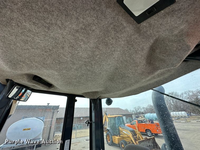 image for item LN9055 2006 John Deere 444J  wheel loader