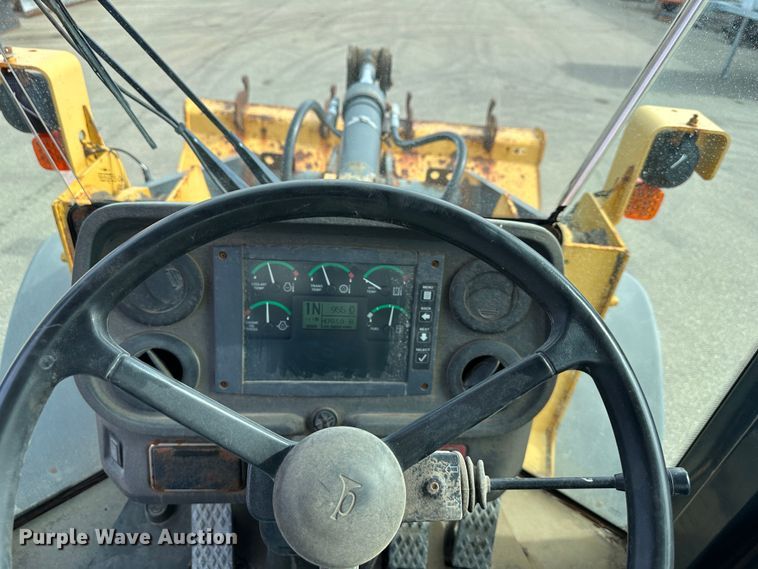 image for item LN9055 2006 John Deere 444J  wheel loader