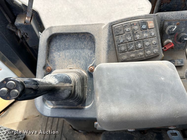 image for item LN9055 2006 John Deere 444J  wheel loader