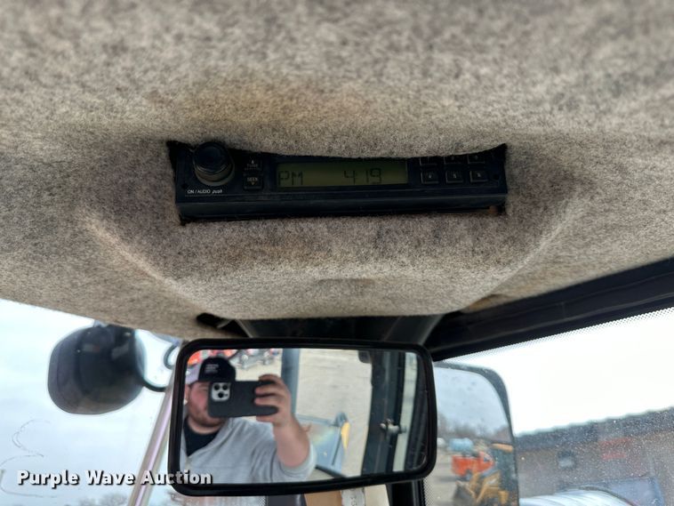 image for item LN9055 2006 John Deere 444J  wheel loader