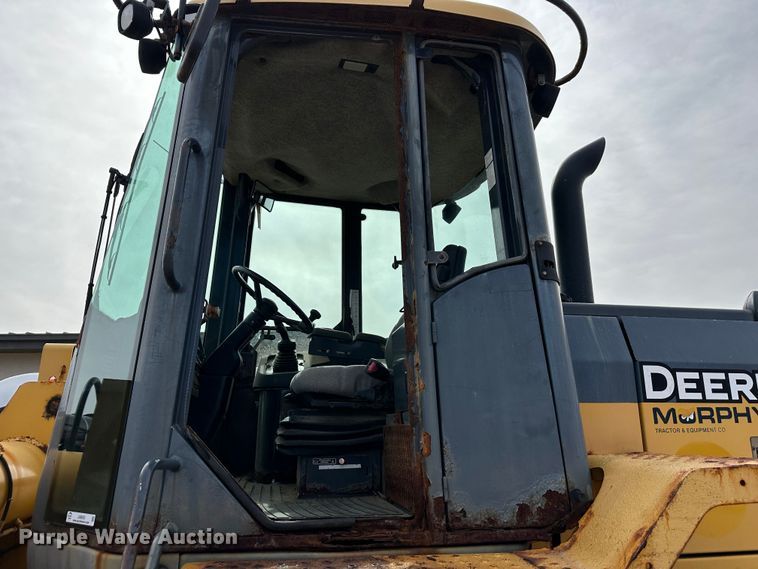image for item LN9055 2006 John Deere 444J  wheel loader