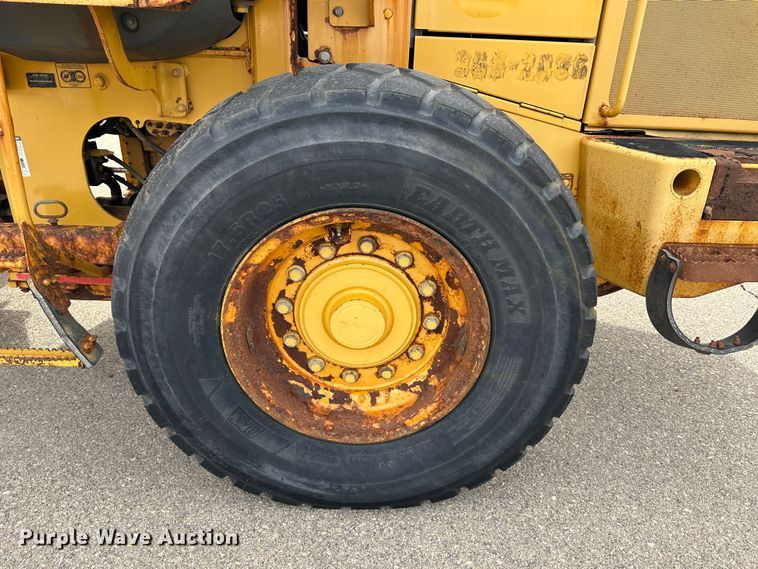 image for item LN9055 2006 John Deere 444J  wheel loader