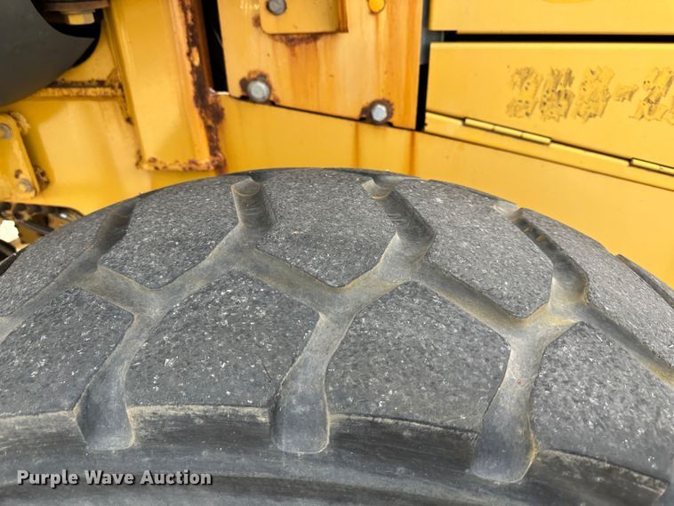 image for item LN9055 2006 John Deere 444J  wheel loader