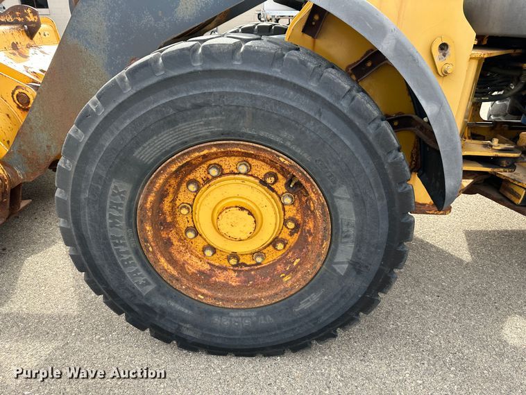 image for item LN9055 2006 John Deere 444J  wheel loader