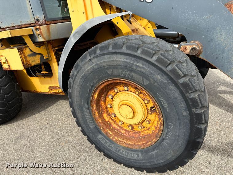 image for item LN9055 2006 John Deere 444J  wheel loader