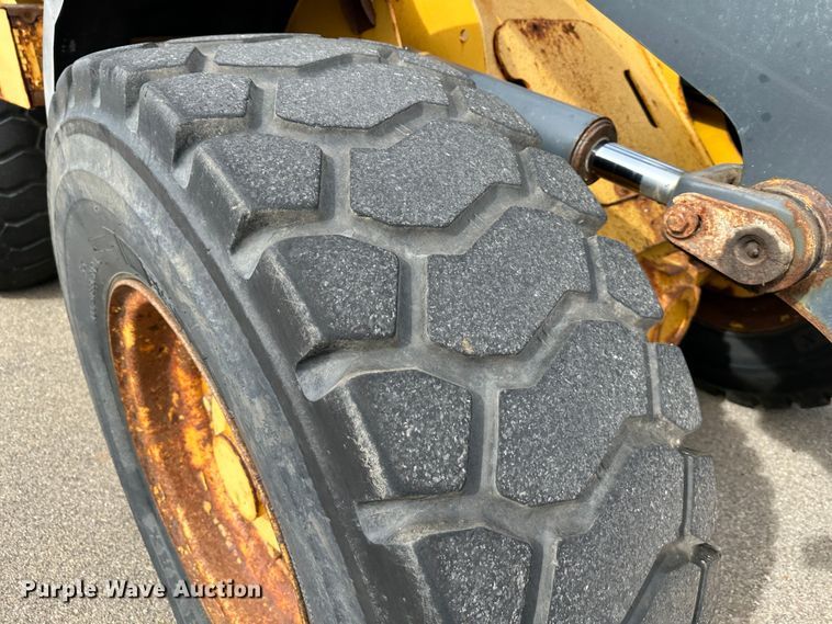 image for item LN9055 2006 John Deere 444J  wheel loader