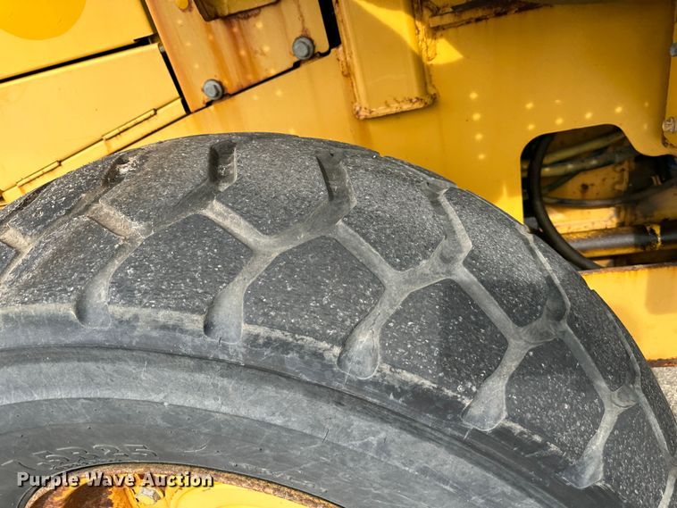 image for item LN9055 2006 John Deere 444J  wheel loader