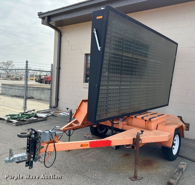 image for item LN9056 2007 Ver-Mac PCMS1210  message board trailer