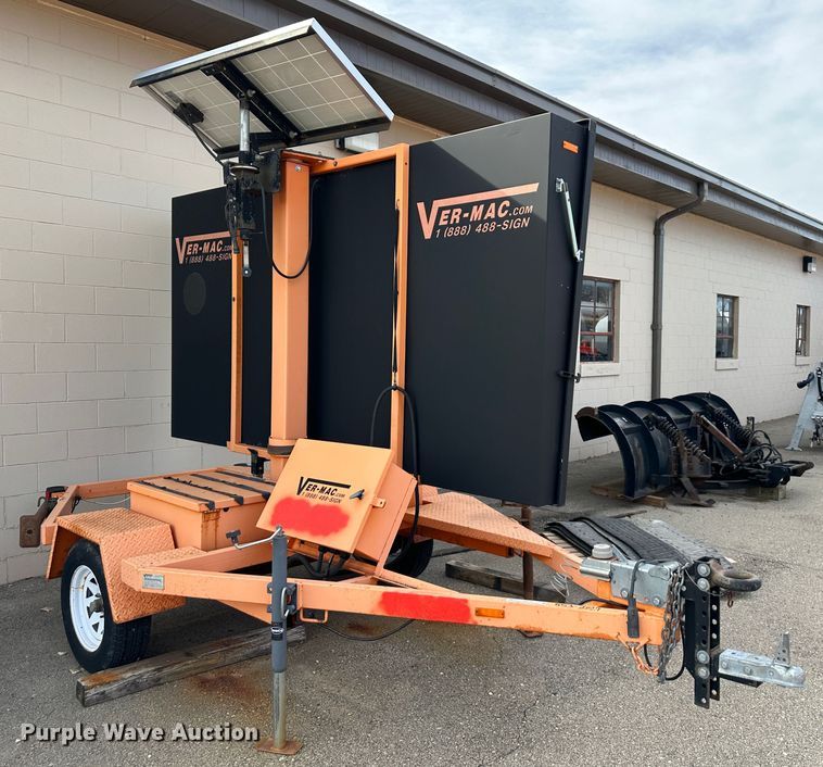 image for item LN9056 2007 Ver-Mac PCMS1210  message board trailer