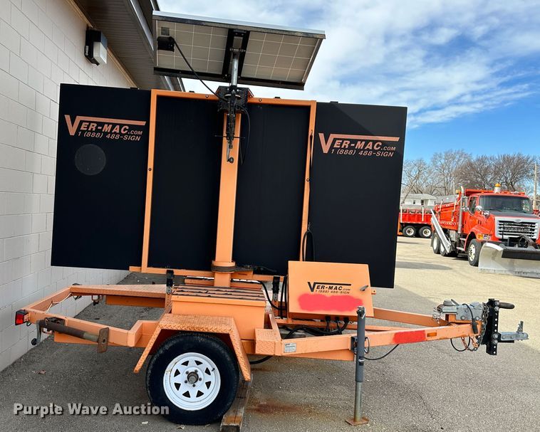 image for item LN9056 2007 Ver-Mac PCMS1210  message board trailer